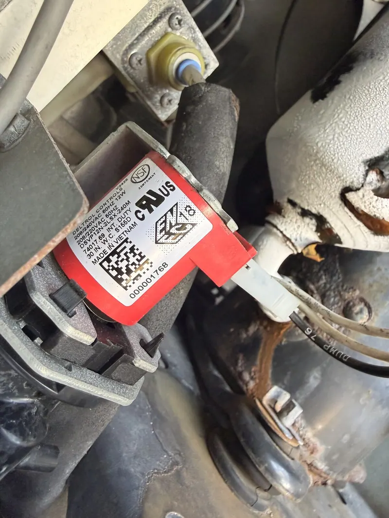 Solenoid valve inside the ice machine