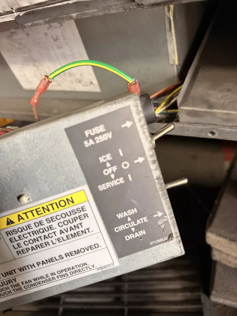 Control panel and wiring of the ice machine