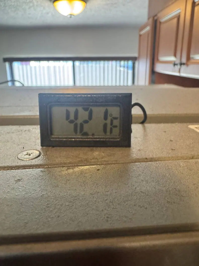 Thermometer on top of the appliance