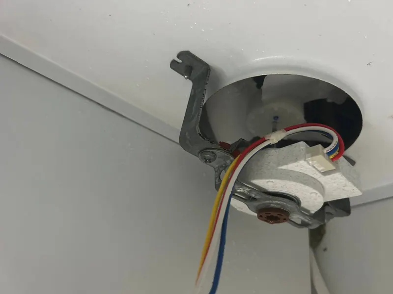 Fan assembly inside the refrigerator