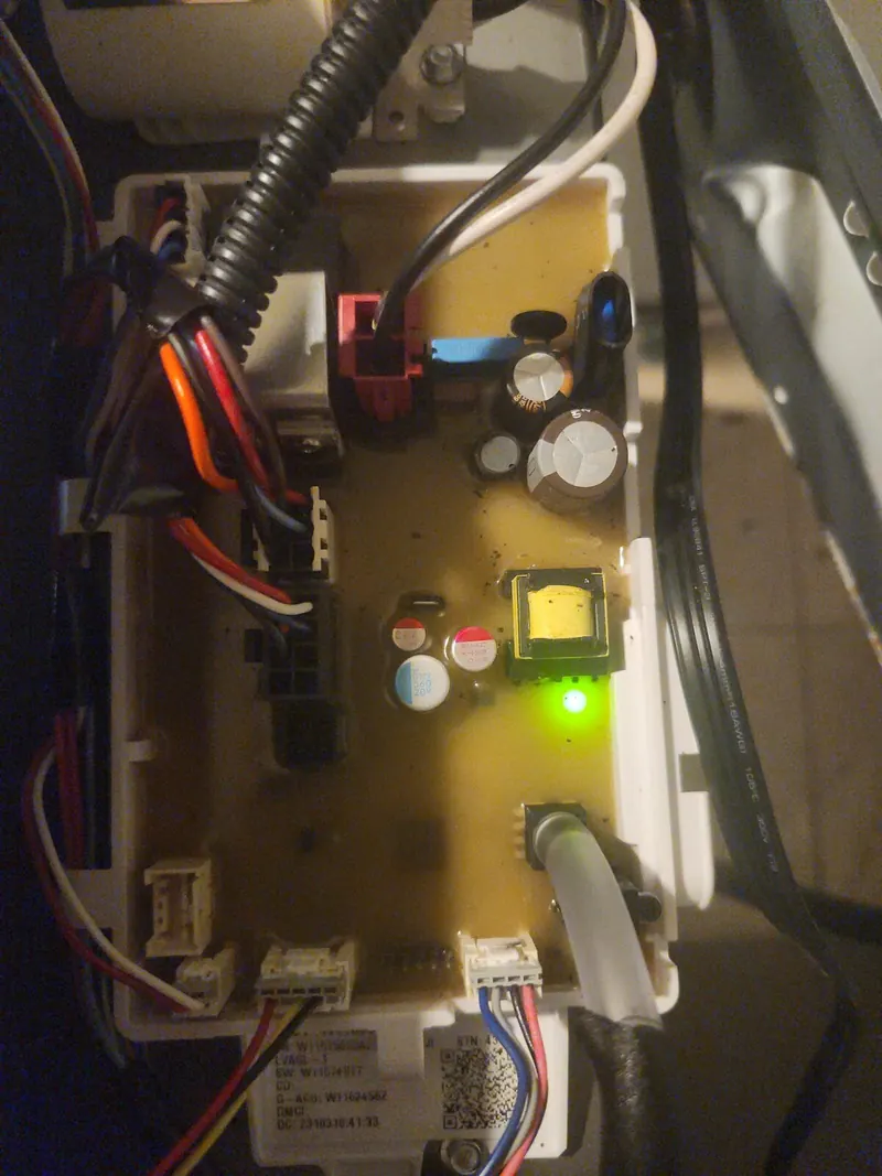 Washer control board with a green status light